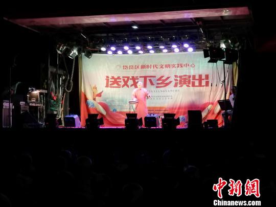 古稀老人自编自演文艺节目 组建庄户剧团免费演出17年
