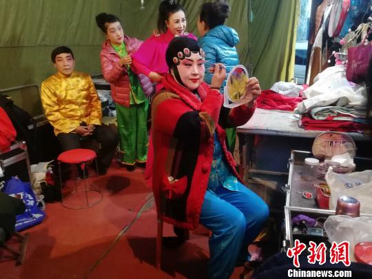 古稀老人自编自演文艺节目 组建庄户剧团免费演出17年